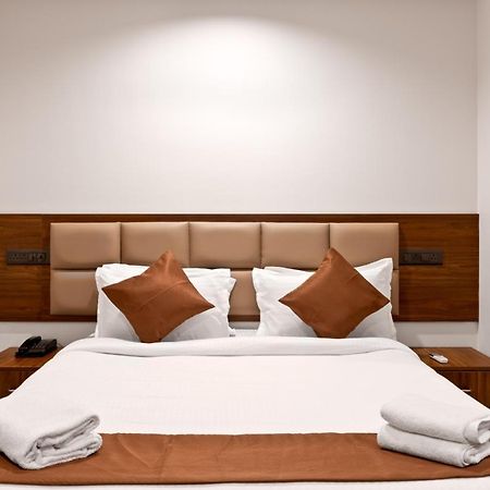 The Elite Hotel Hyderabad Exterior foto